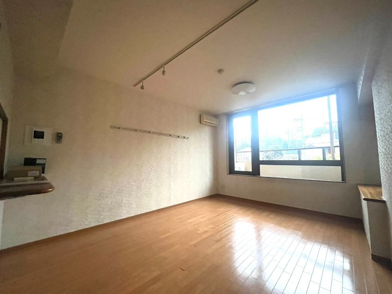 居室・リビング　広々１０．１帖のフローリングのお部屋♪