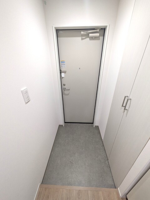 玄関　（竣工前）