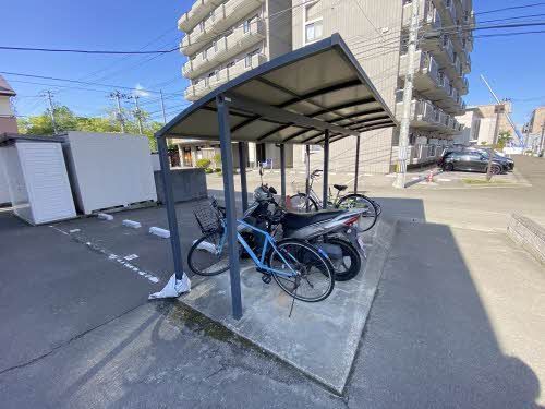 建物外観　駐輪場