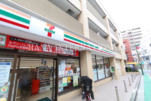 コンビニ　セブンイレブン（コンビニ）まで396m