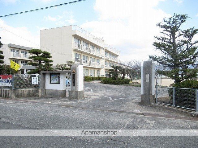 小学校　防府市立新田小学校（小学校）まで850m
