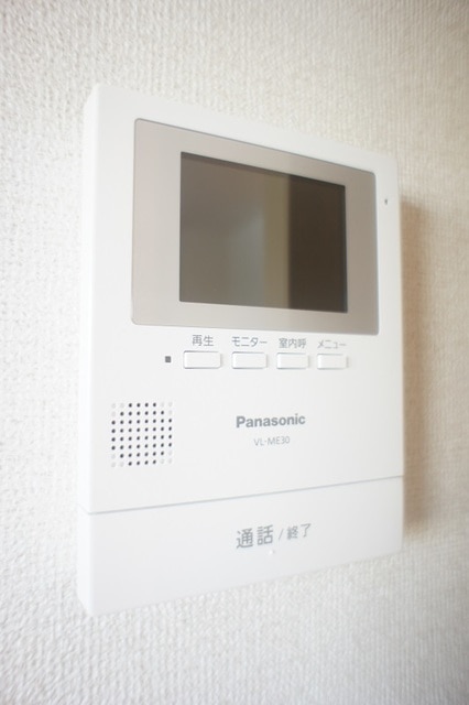 セキュリティ　モニター付インターホン（来客時に確認出来て安心ですね）