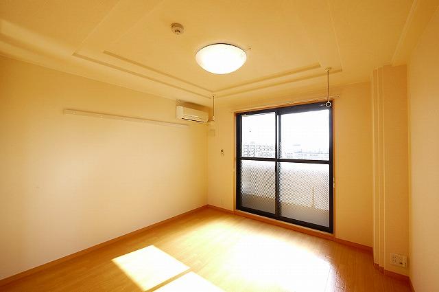 近鉄奈良線 新大宮駅 徒歩4分 9階建 築17年の居間写真