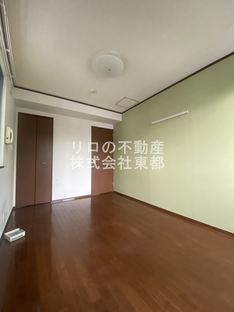 その他部屋・スペース　室内は落ち着いた温もりを感じるフローリングです☆