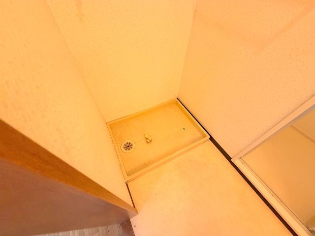その他設備　嬉しい室内洗濯機置場。これで洗濯機も長持ちしますね。