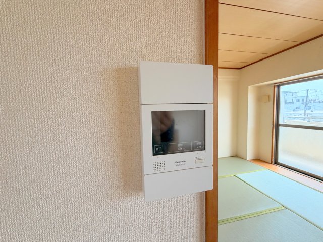 セキュリティ　TVモニターホンで来客が誰か確認してから開けて下さいね