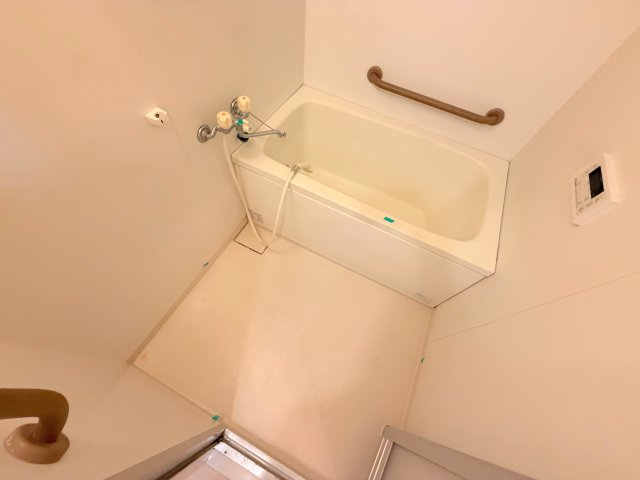 バス・シャワールーム　広めのお風呂は一日の疲れを癒してくれます。