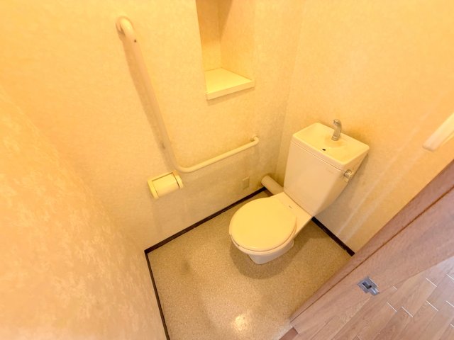 トイレ　清潔感のあるトイレは、誰もがリラックスできる空間です。