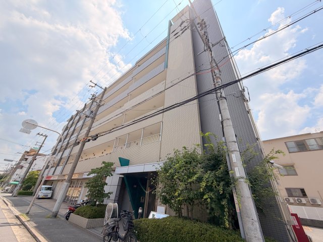 建物外観　存在感のある外観は落ちついた色合いで、堂々としていますね。