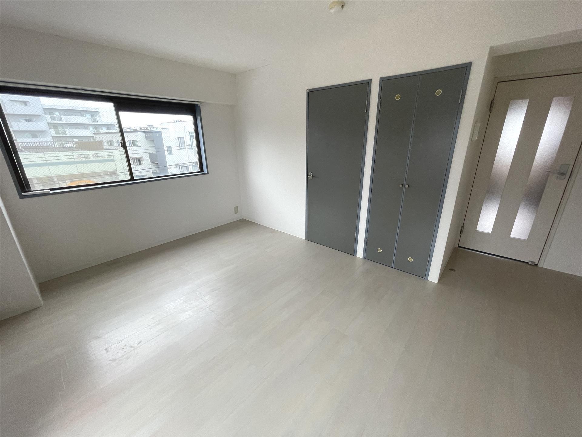 居室・リビング　角部屋２面採光のお部屋です