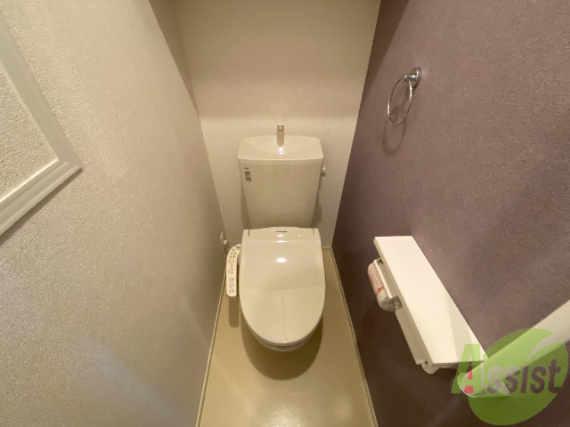 トイレ　温水洗浄便座は有って嬉しい設備の１つですね。