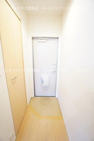 玄関　※同物件、同タイプ、間取り反転のお部屋です