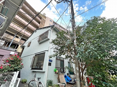 建物外観　緑豊かな環境