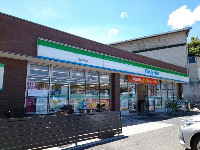 コンビニ　ファミリーマート様（コンビニ）まで120m