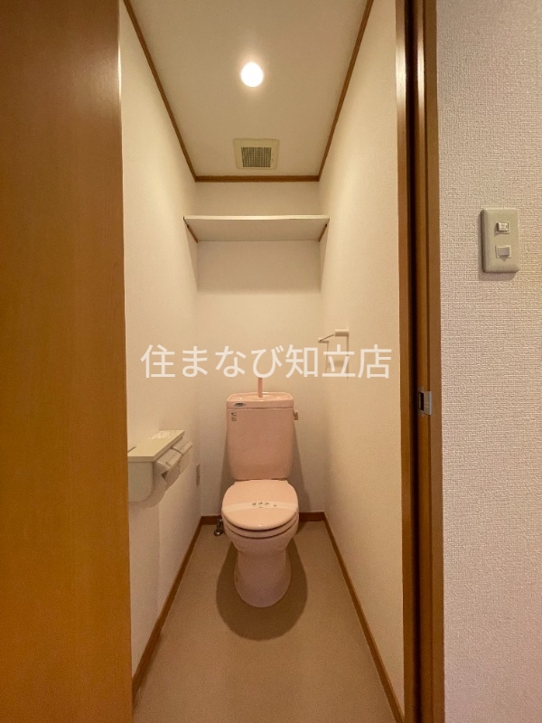 トイレ　別室同型写真／反転