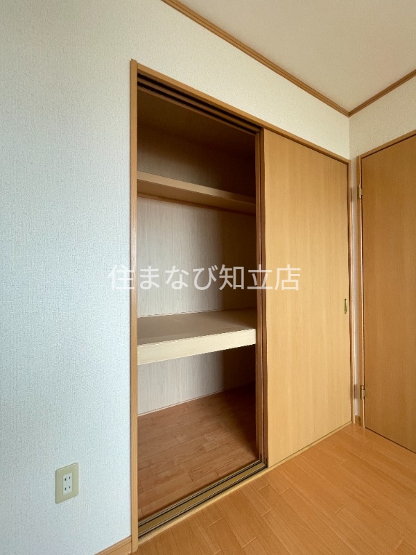 収納　別室同型写真／反転