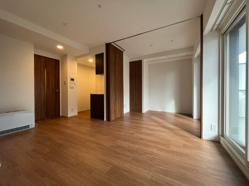 居室・リビング　広くてキレイなお部屋が広がっていて、充実した生活が送れそう。