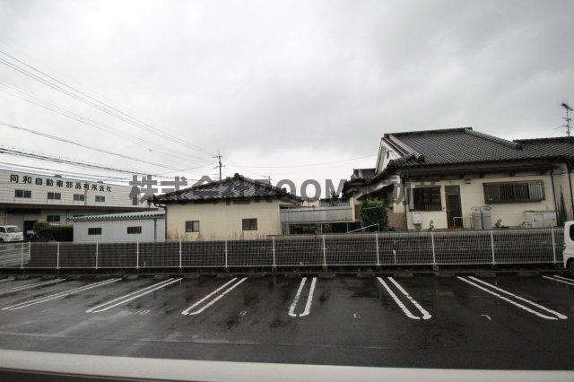 駐車場　駐車場があるので、車を買う予定の方も安心です