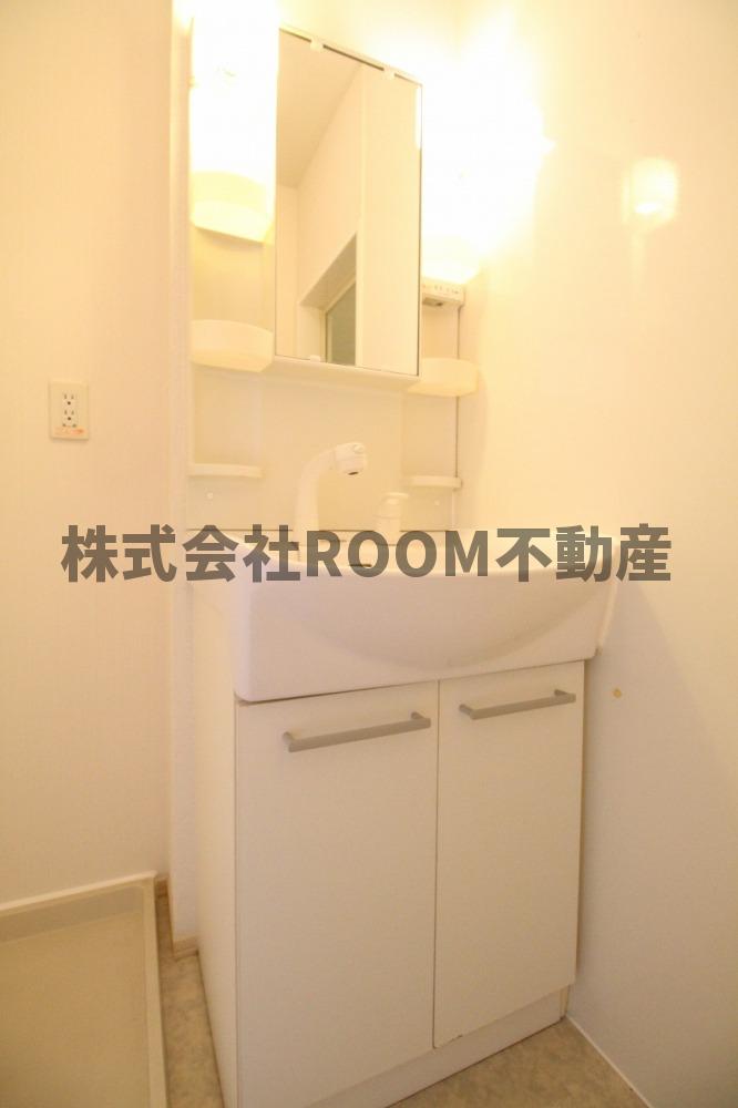 洗面設備　独立洗面台あり、毎朝おしゃれに忙しい女性の方におすすめです