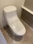 トイレ　温水洗浄便座付きのトイレです。棚付きです♪