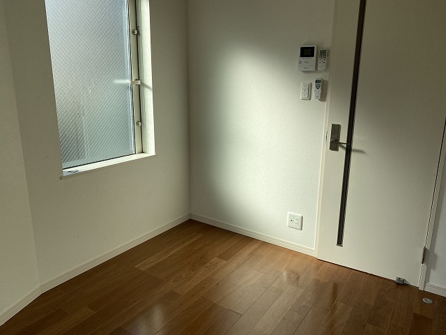 その他　居室とキッチンを扉で仕切れるので玄関から居室内が見えません♪