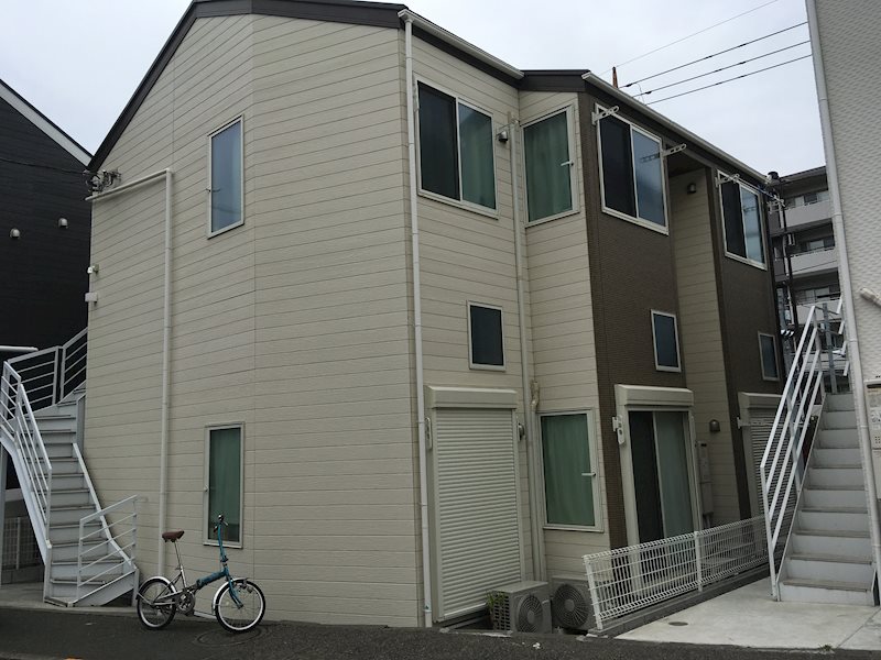 建物外観　防犯カメラやディンプルキー２重ロックで防犯対策バッチリです♪