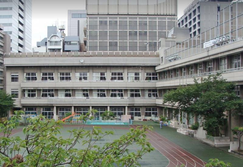 小学校　京橋築地小学校（小学校）まで102m