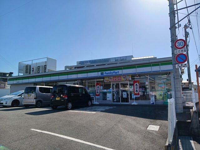 コンビニ　ファミリーマート松末店様（コンビニ）まで650m