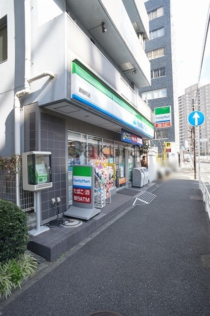 コンビニ　ファミリーマート鶴屋町（コンビニ）まで116m