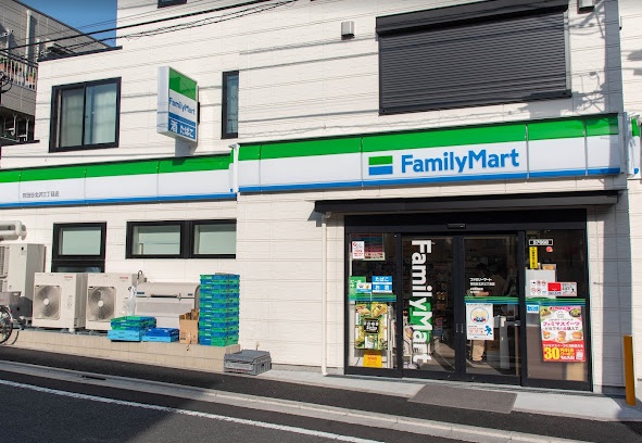 コンビニ　ファミリーマート 世田谷北沢三丁目店（コンビニ）まで271m