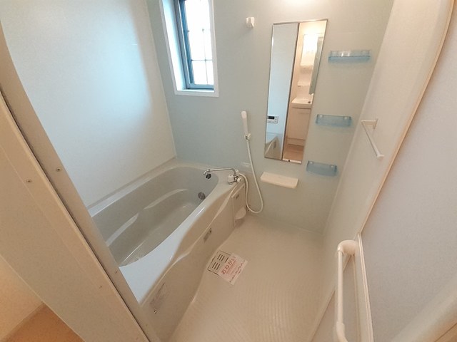 バス・シャワールーム　浴室乾燥機付きで便利です♪