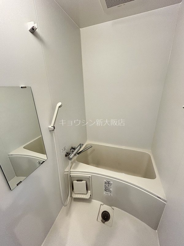 地下鉄御堂筋線 東三国駅 徒歩12分 10階建 築1年の風呂写真