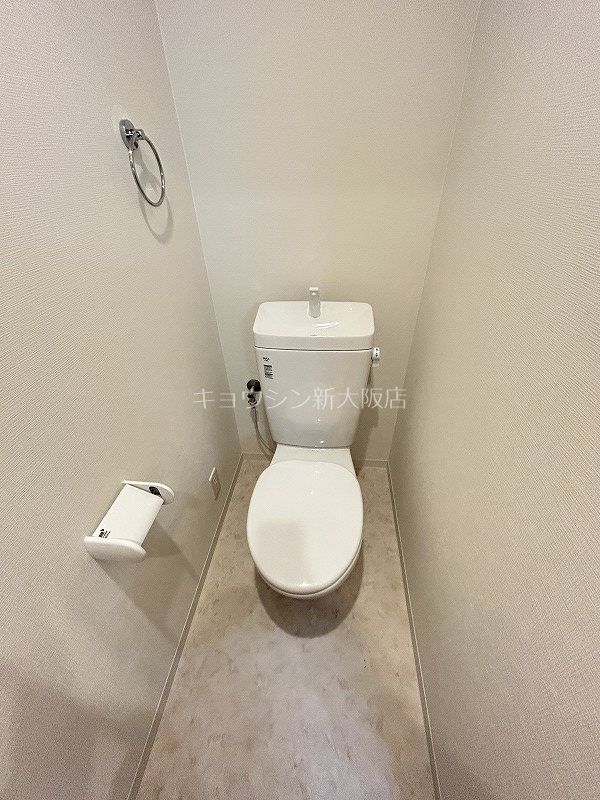 地下鉄御堂筋線 東三国駅 徒歩12分 10階建 築1年のトイレ写真