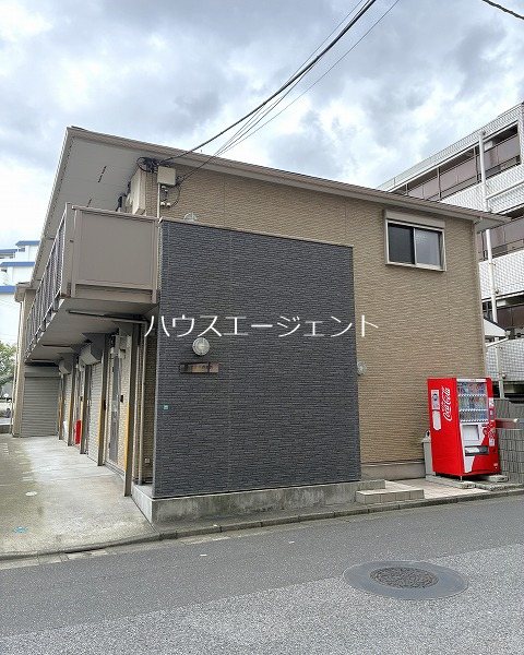 建物外観　綺麗な外観です。駅までのアクセスも便利。