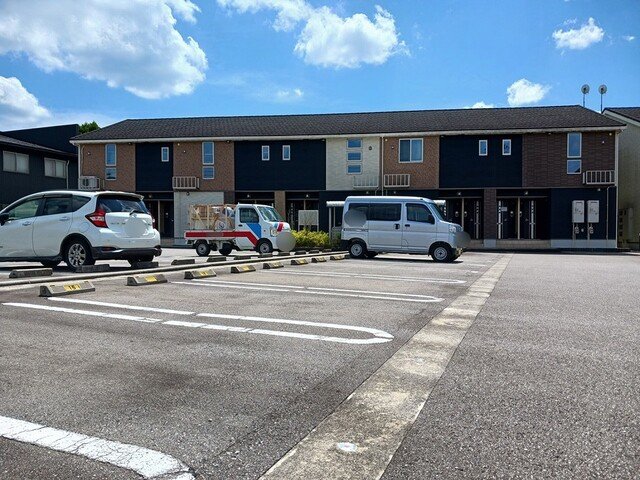 駐車場　駐車場に車を止められます