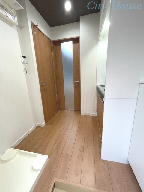玄関　【同施工会社参考写真です】