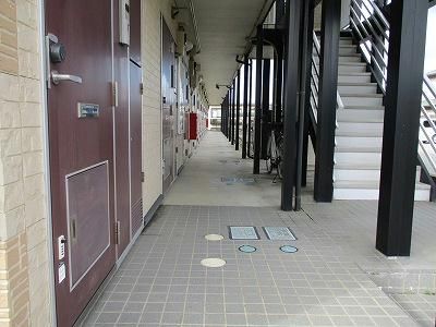 レオパレスクレインベールIIの玄関写真