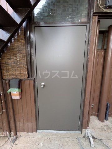 川島アパートの玄関写真