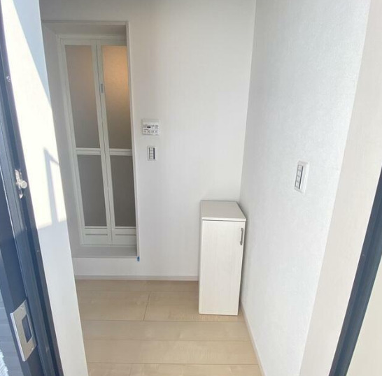 玄関　玄関からお部屋に向けて