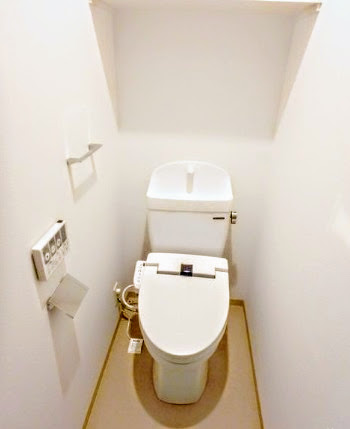 ＪＲ関西本線 加美駅 徒歩4分 3階建 築10年のトイレ写真