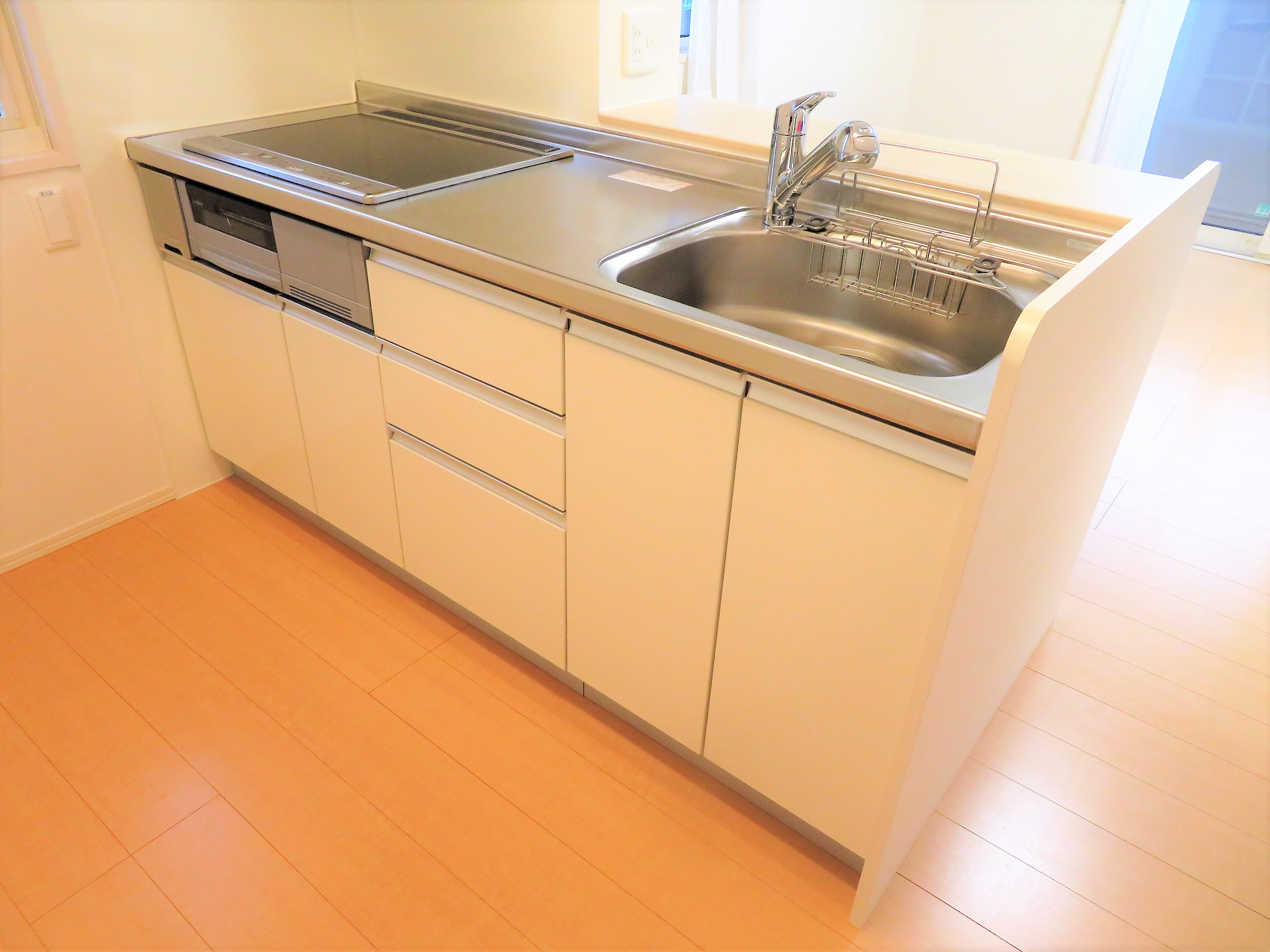 キッチン　IH付きキッチンです。人気のカウンタータイプです。