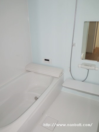 バス・シャワールーム　浴室乾燥機・追い焚き機能付き一坪バス