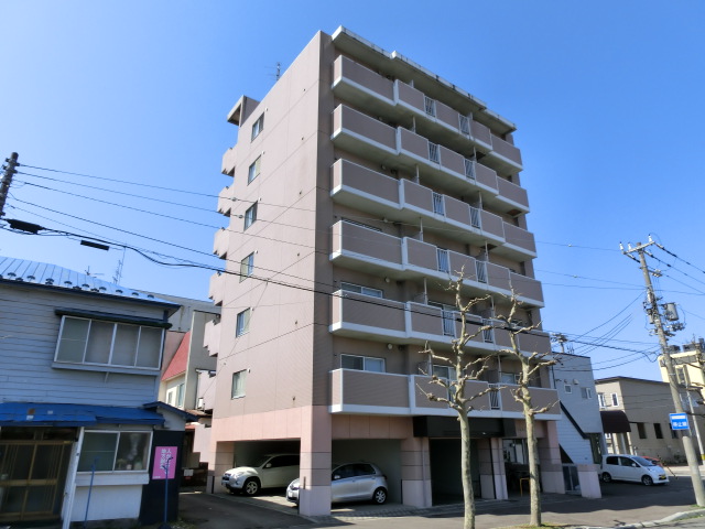 【函館市大森町のマンションの建物外観】