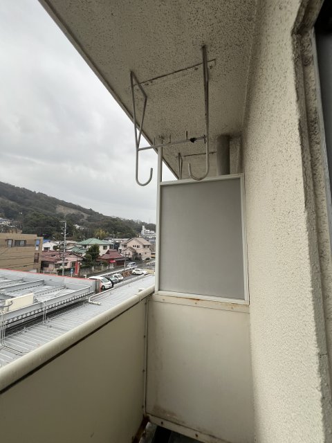 バルコニー　同物件別号室の写真です。