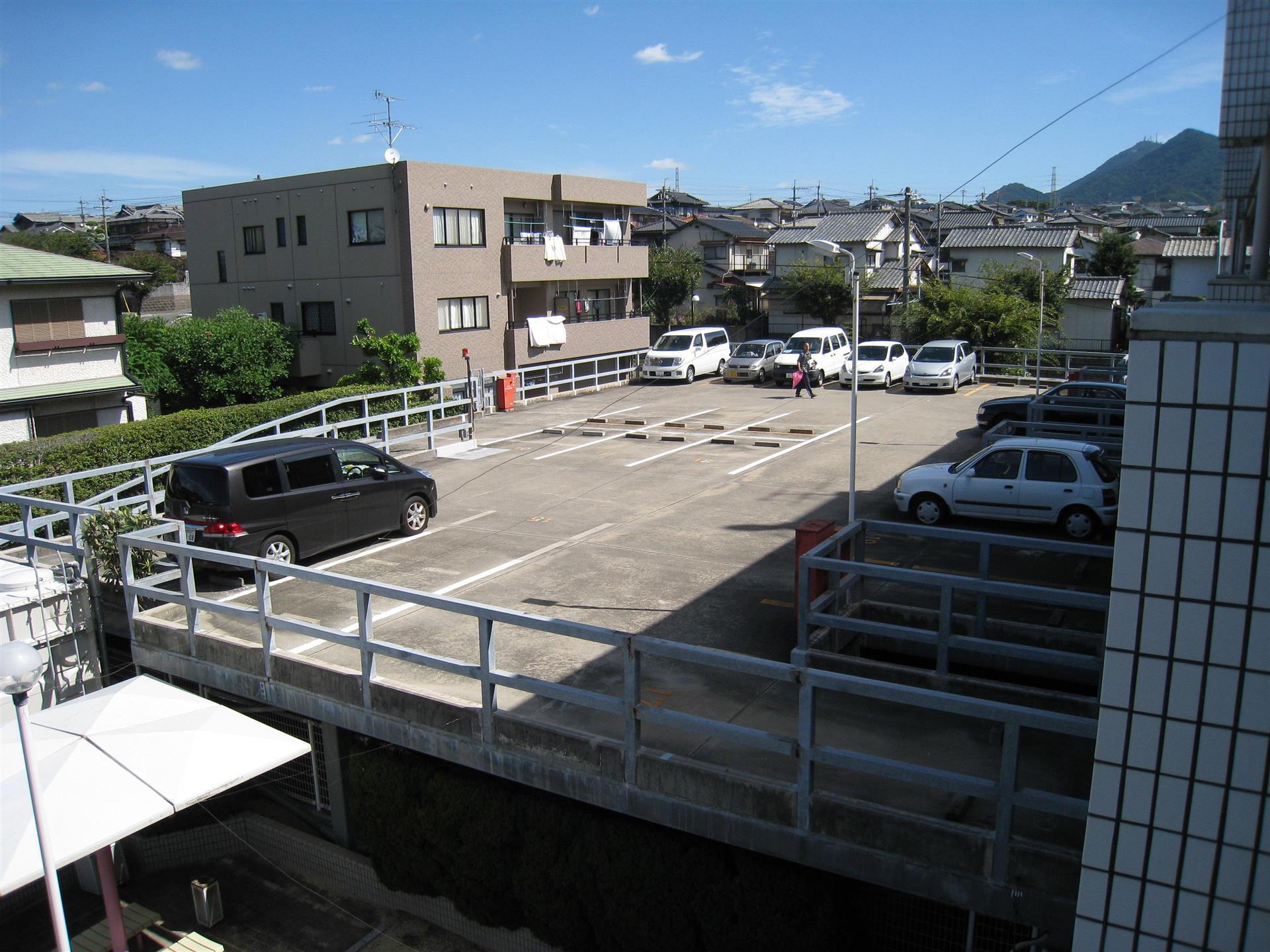 【サンフル永犬丸Ｂ棟の駐車場】