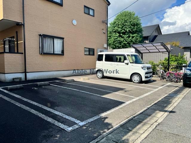 【岐阜市柳津町本郷のアパートの駐車場】