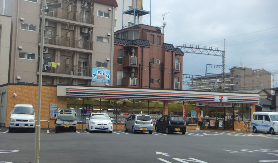 【奈良市西大寺野神町のマンションのコンビニ】