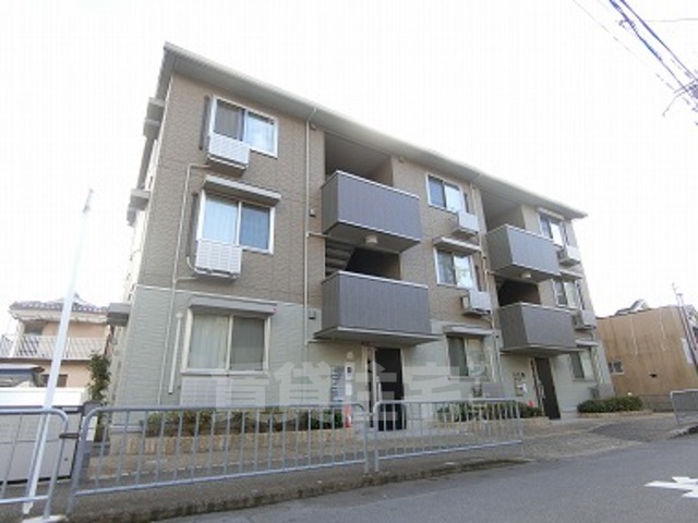 京都市山科区北花山河原町のマンションの建物外観