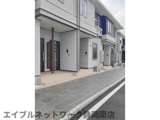 エントランス　清潔なエントランスです