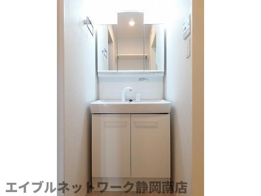 洗面設備　広い洗面スペース